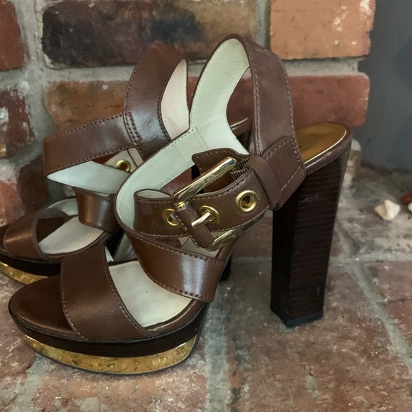 Micheal Kors brown and gold shoes - Picture 2 of 6